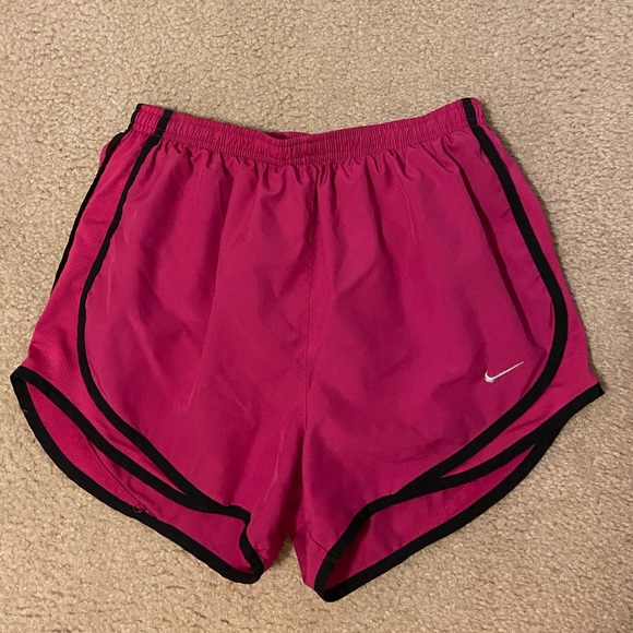 Small hot pink Nike shorts - Picture 1 of 2